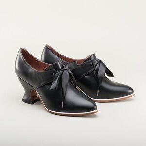 American Duchess Pompadour Leather 18th Century French Court Heel Pump 6-6.5 Med